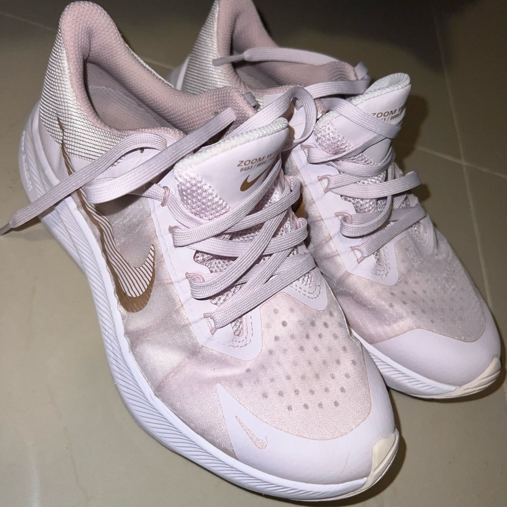 Nike tennis shoes